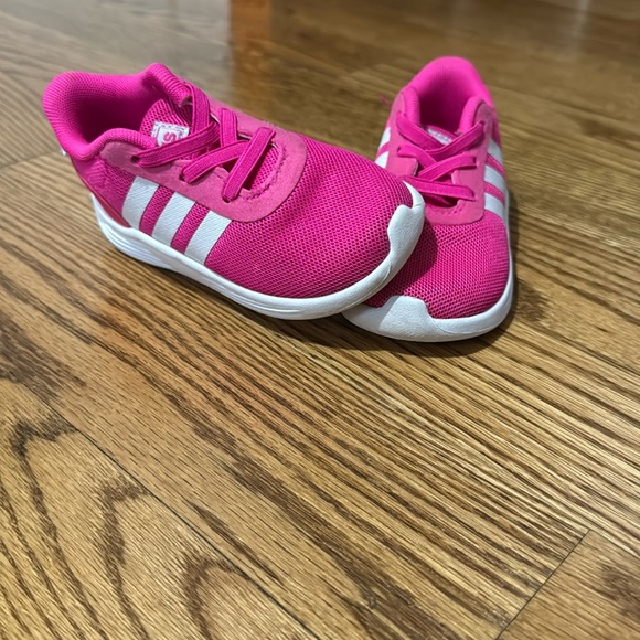 Toddler size 6 sneakers - Picture 1 of 4